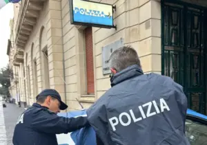 Acireale, minaccia avvocati con una pistola e chiede 100mila euro: arrestato 56enne