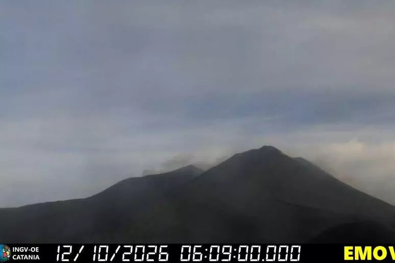 Etna, forte degassamento dal cratere di Nord-Est: aumenta il tremore vulcanico