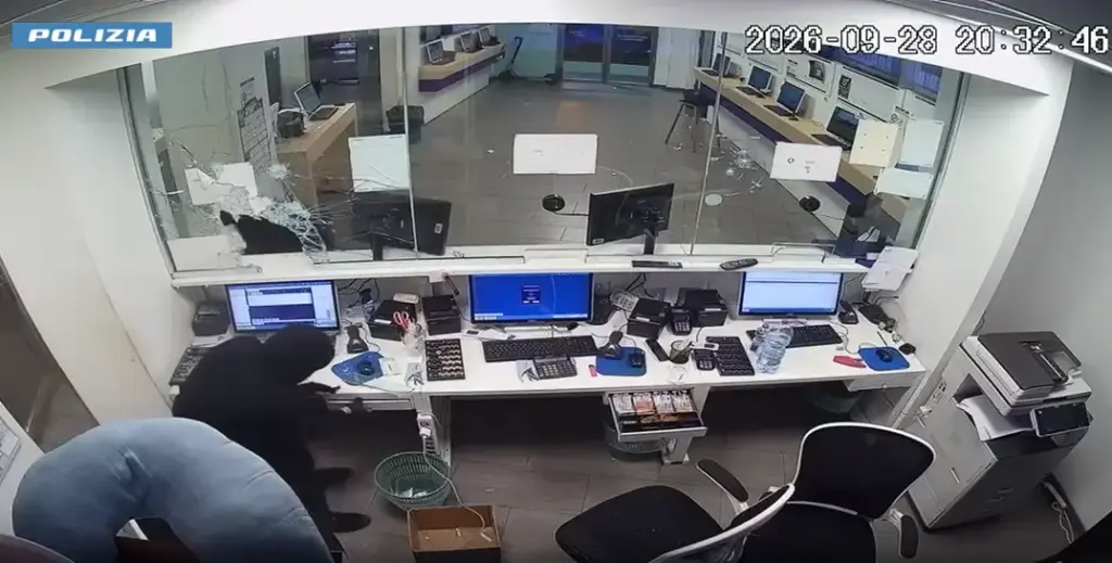 Rapina con l’ascia in un centro scommesse di corso Tukory: due arresti