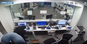Rapina con l’ascia in un centro scommesse di corso Tukory: due arresti