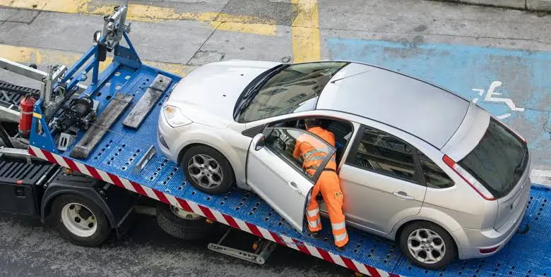 Lavoro a Messina, cercasi autista per il soccorso stradale: stipendio fino a 1.500 euro al mese