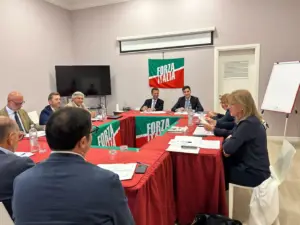 Forza Italia. Minardo riunisce segretari, “Nuova fase politica, credibilità si difende cambiando”